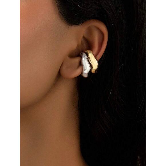 Sparkling Cubic Zirconia Ear Cuff  Trendy Non Piercing Cartilage Earring - Picture 1 of 3